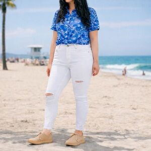 LuLaRoe White Distressed Skinny Jeans – Women’s Size 32 (approx. 14) – NWT